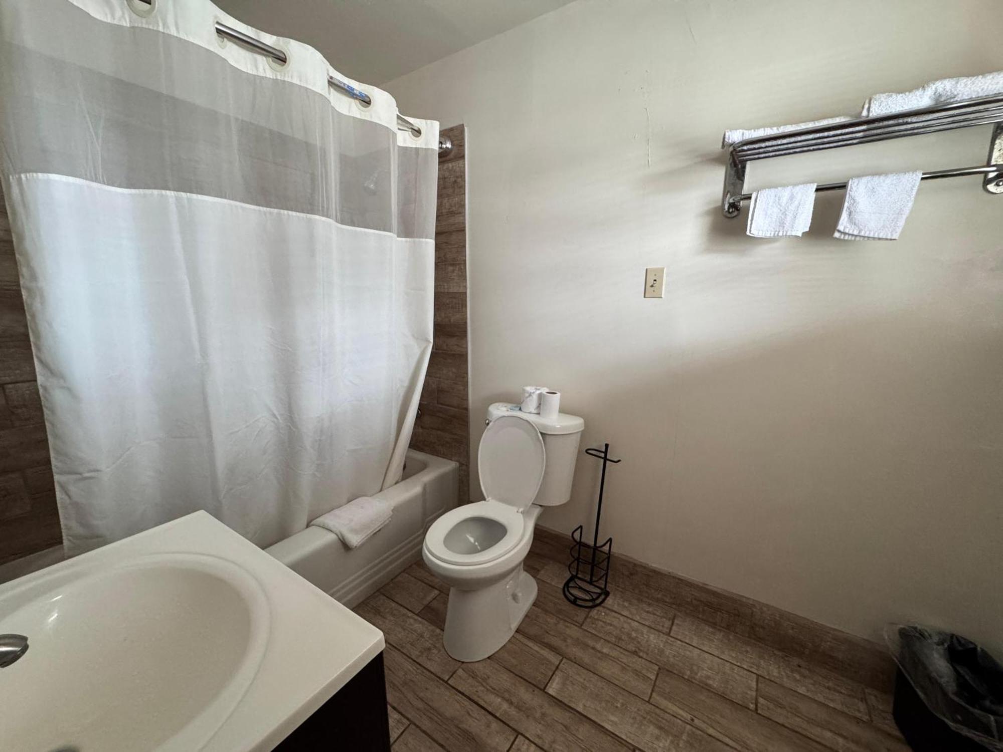 Oyo Palm Leaf Motel Ашланд Екстериор снимка