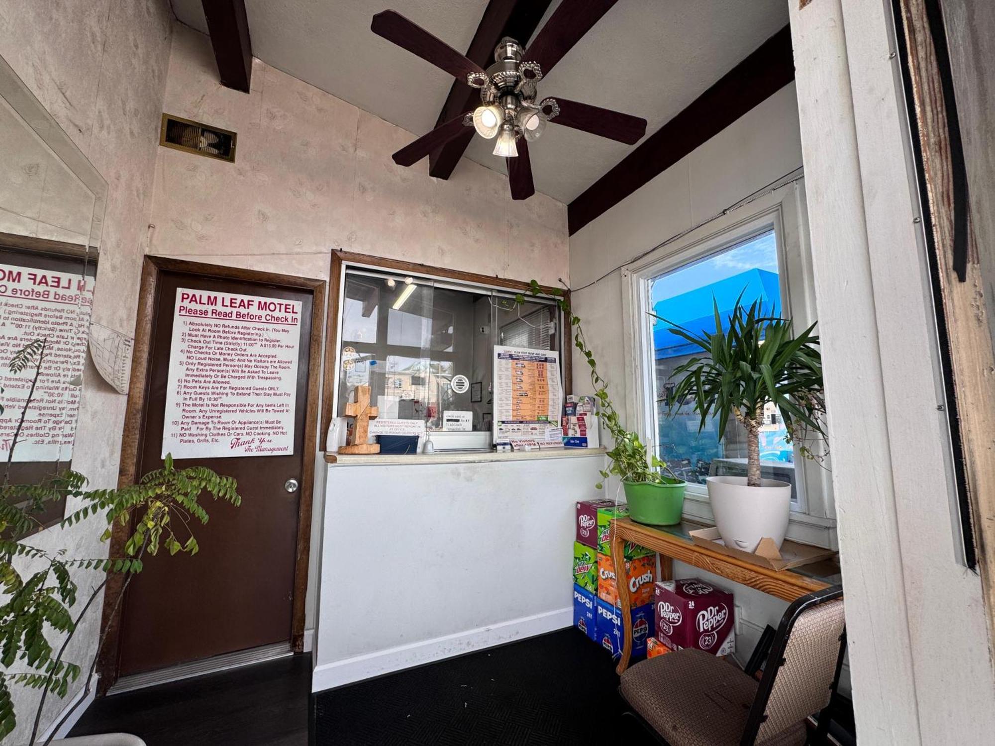 Oyo Palm Leaf Motel Ашланд Екстериор снимка